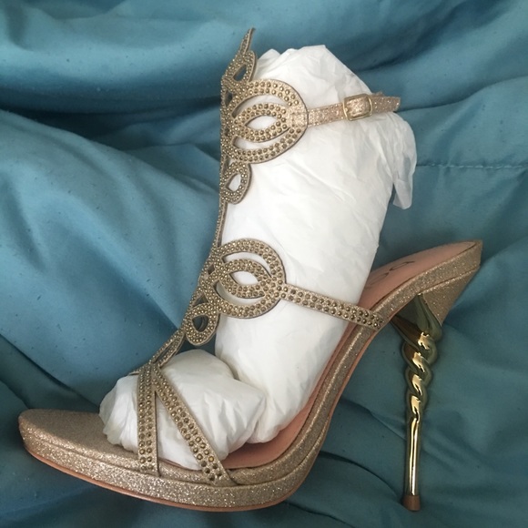 BEBE Deljah Twisted Stiletto heel sandals - Picture 2 of 8